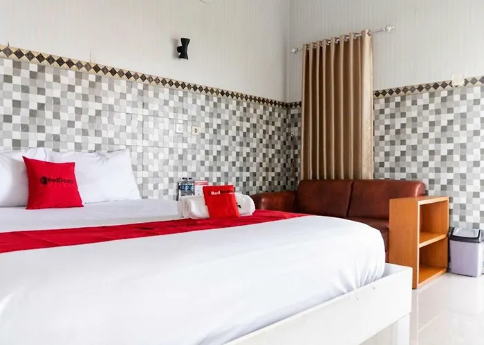 RedDoorz near Jimbaran Market Bandungan